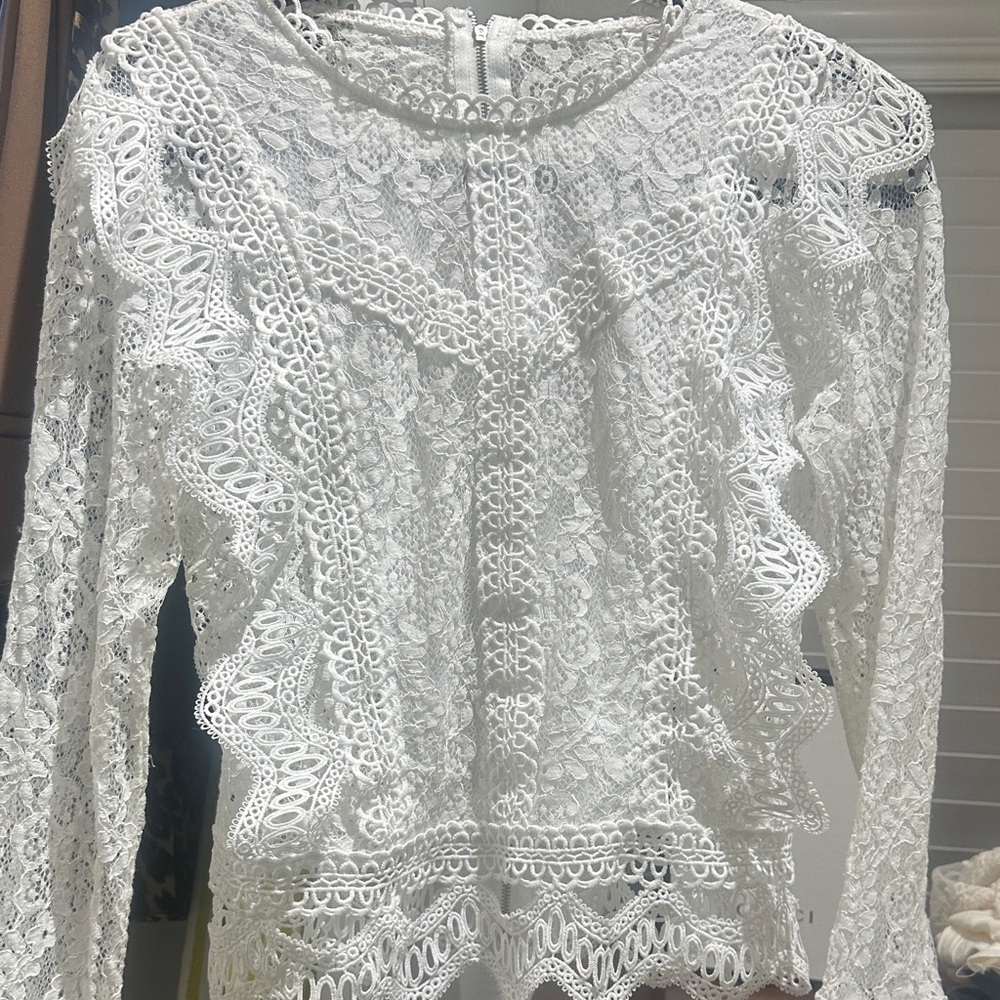 Women’s White Lace Long-Sleeve Top